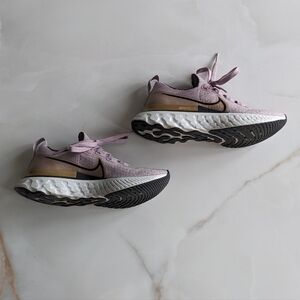 Nike React Infinity Run Flyknit Plum Fog Metallic Gold - Women's 5.5